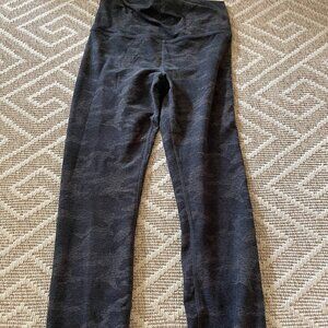 Vuori camo clean elevation high waist 7/8 leggings S